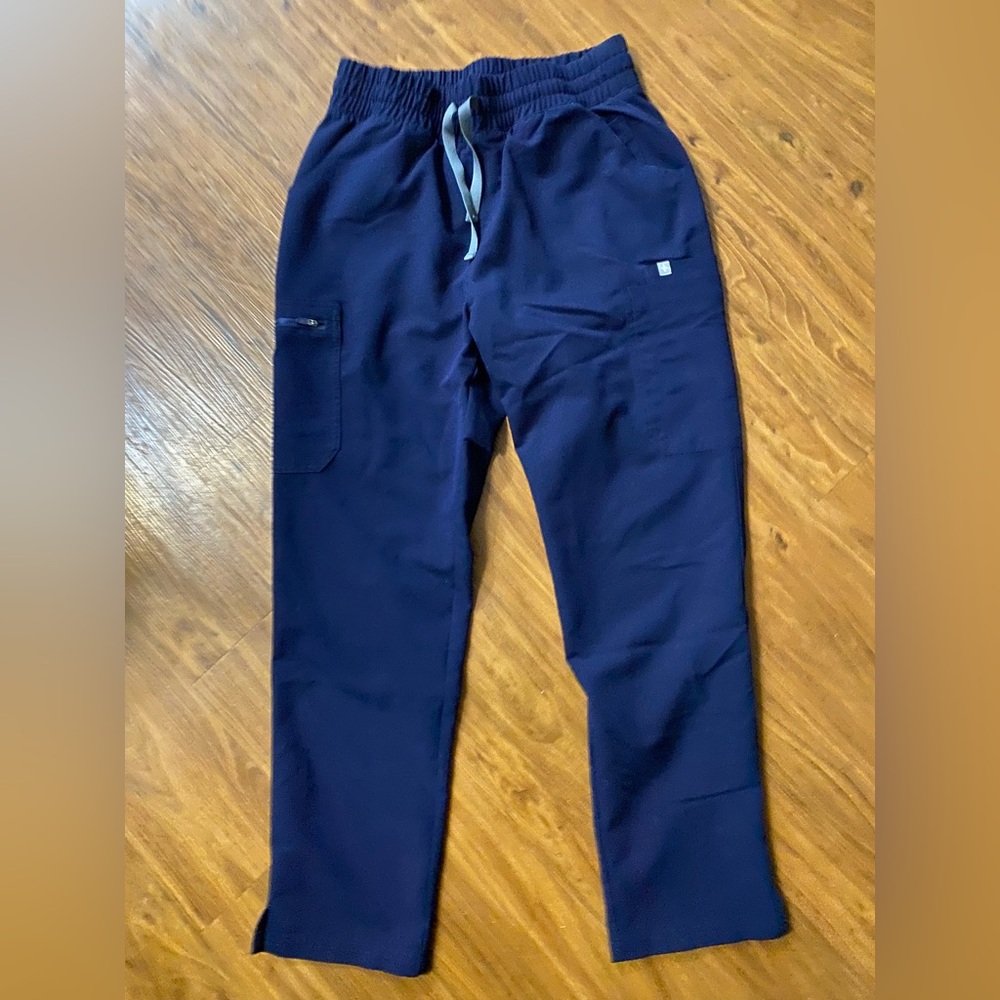 Women’s FIGS pants - Yola High-Waisted Skinny Scrub Pants (small petite)